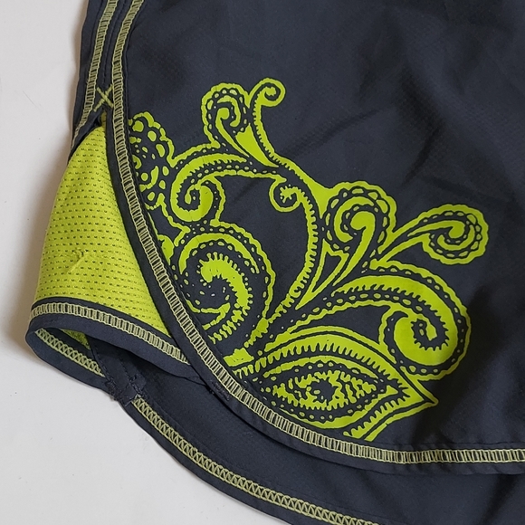 ATHLETA Ladies Gray W/Lime Running Shorts W/Panties & Drawstring Size Sm… - Picture 8 of 8